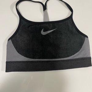 Nike sports bra girls medium